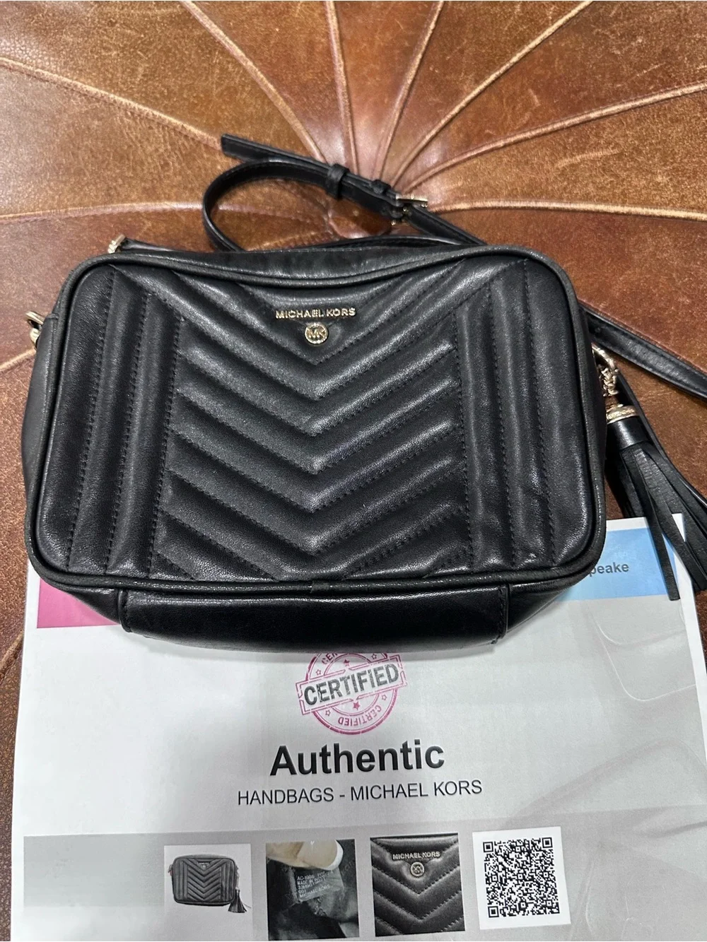 MICHAEL KORS  Jet Set Medium Quilted Camera Bag